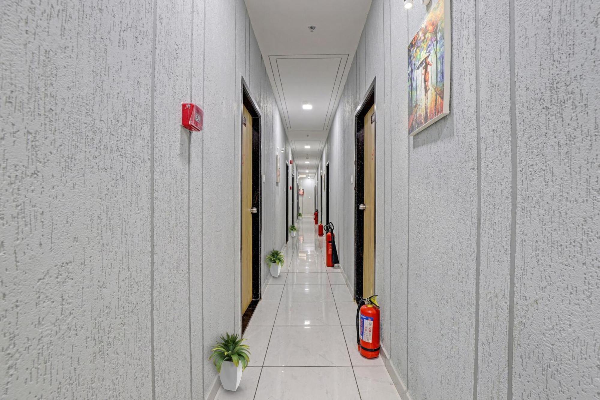 Hotel O Royal Orbit Surat Luaran gambar