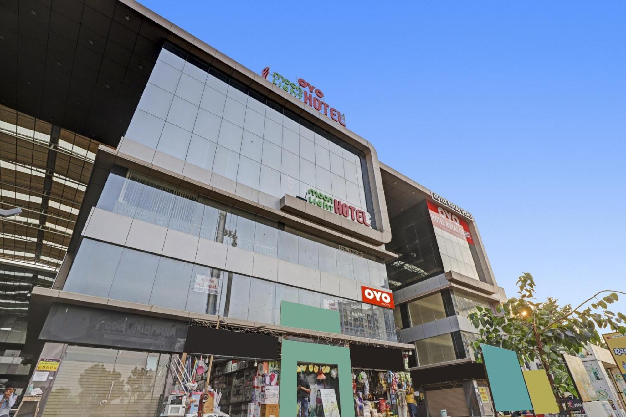 Hotel O Royal Orbit Surat Luaran gambar