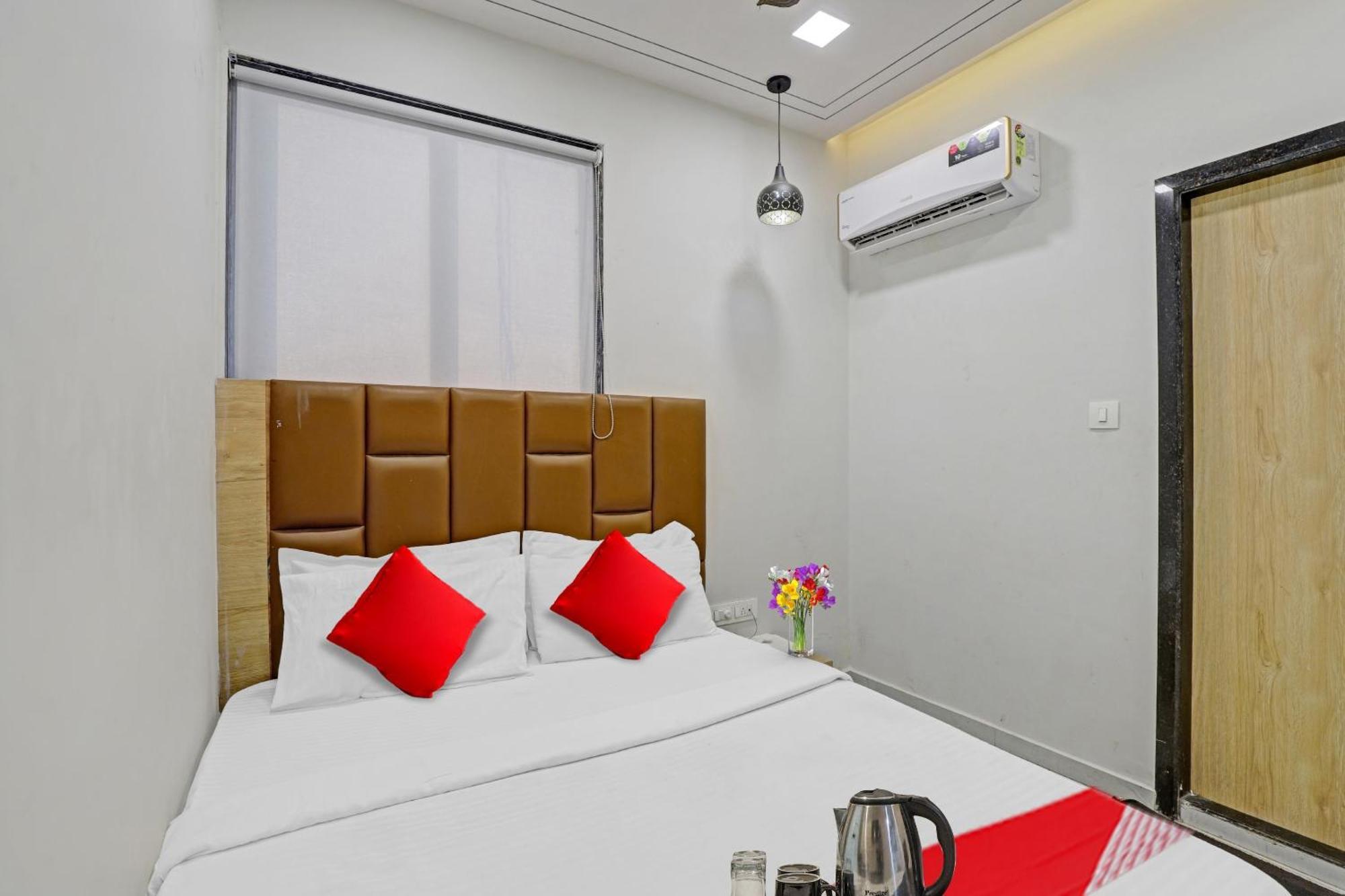Hotel O Royal Orbit Surat Luaran gambar