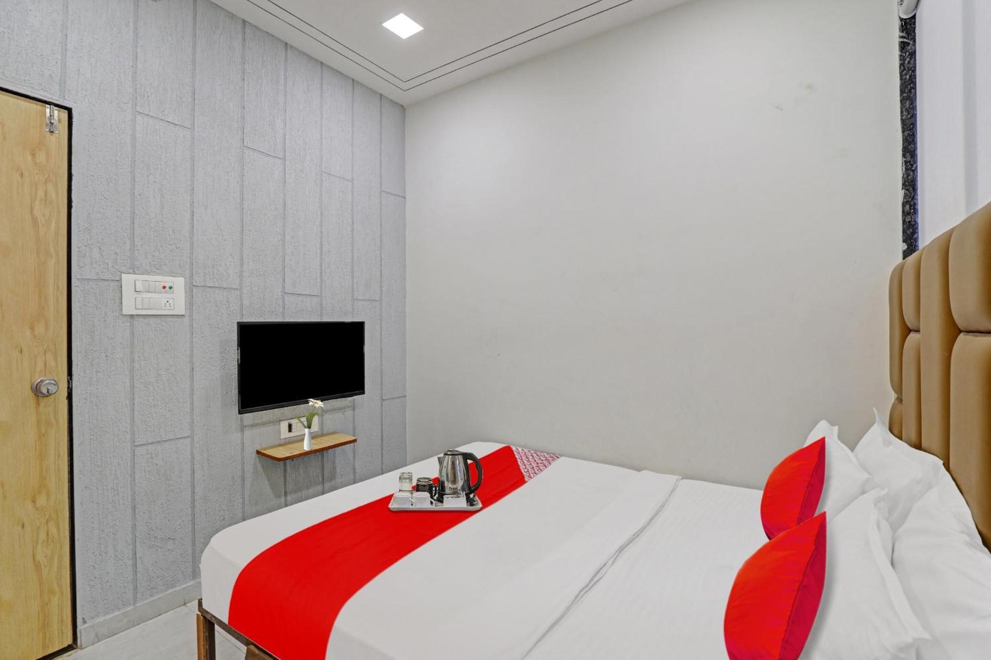 Hotel O Royal Orbit Surat Luaran gambar