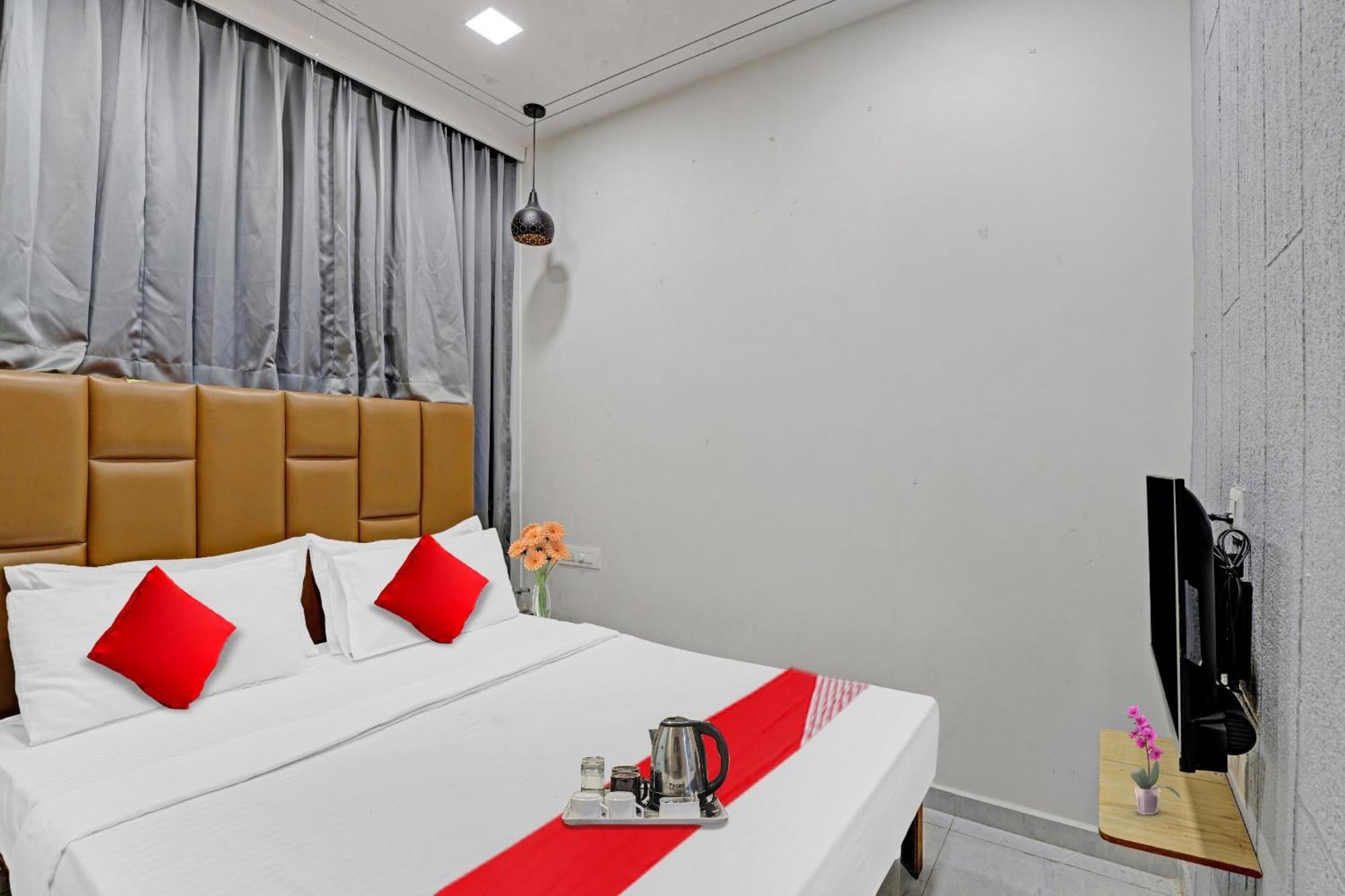 Hotel O Royal Orbit Surat Luaran gambar
