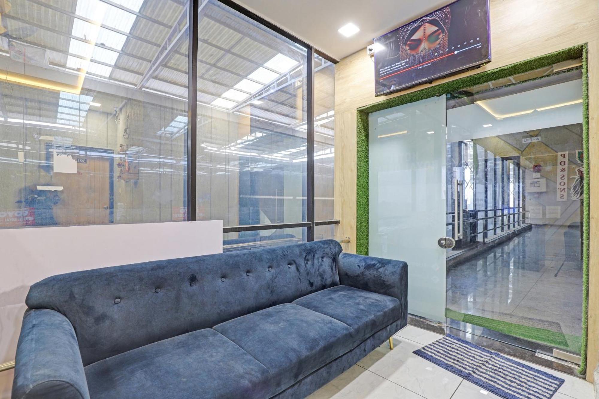 Hotel O Royal Orbit Surat Luaran gambar